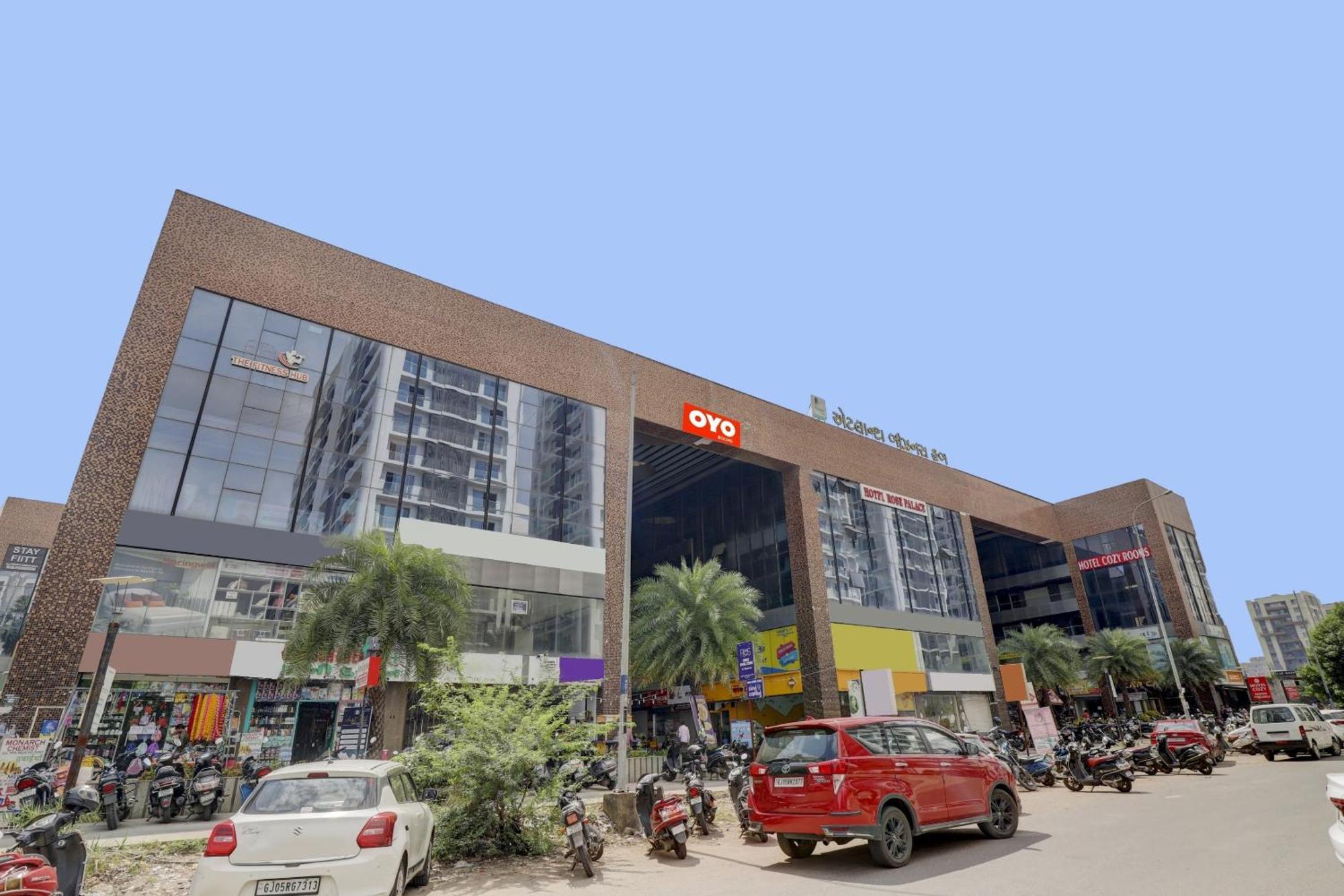 Hotel O Cozy Rooms Surat Exterior photo